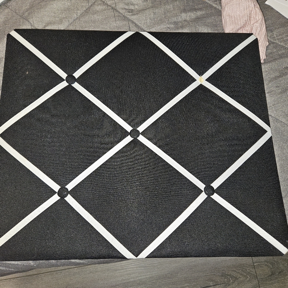 Elegant Black and White Memo Board